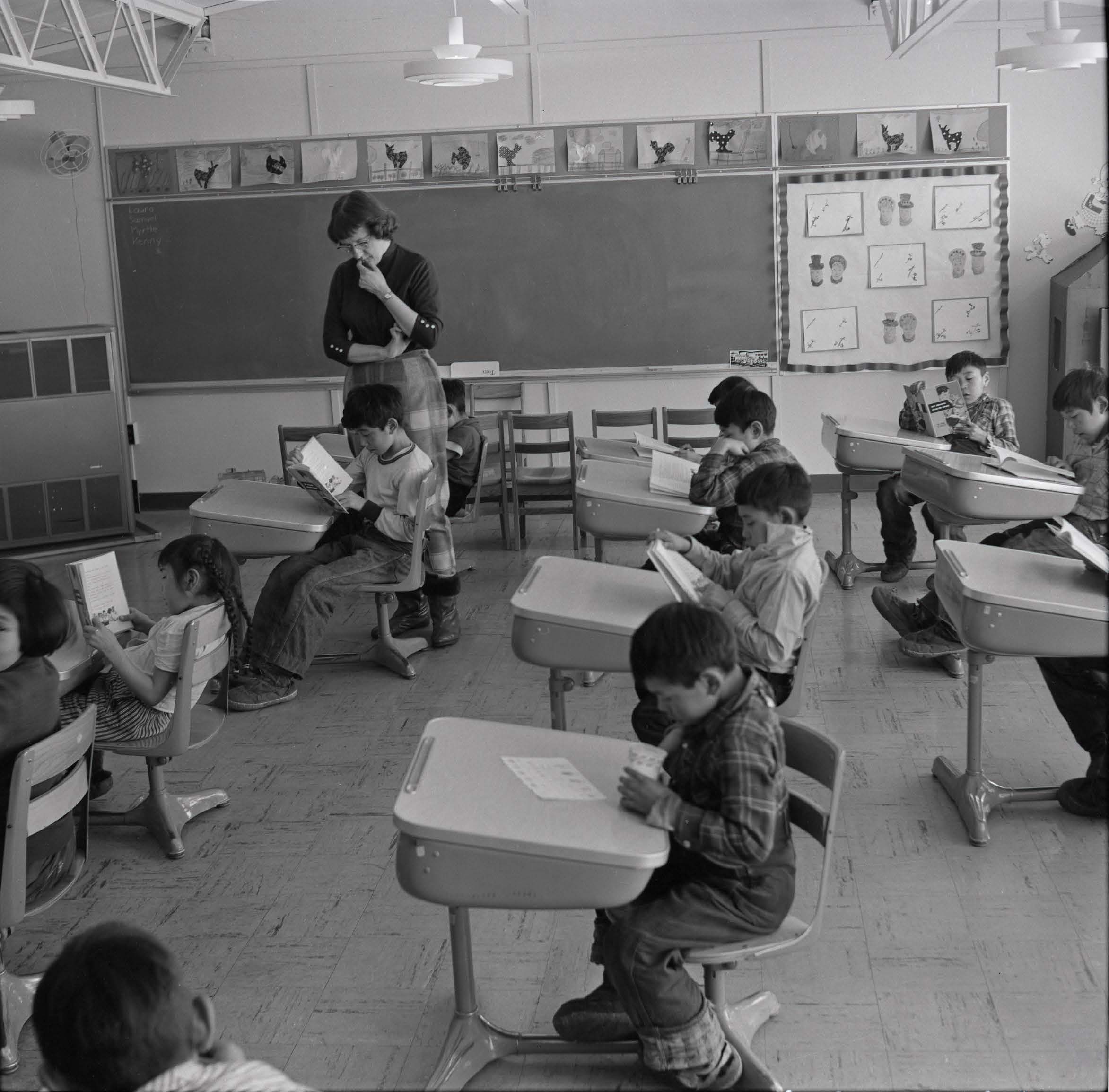 Image of classroom scene in Anaktuvuk Pass, 1962.
